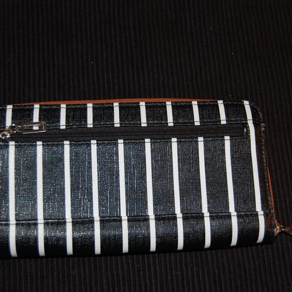 Guess Black & White Striped Wristlet  W/ Multiple Pockets  8 1/2" x 4 1/2" - Picture 5 of 14